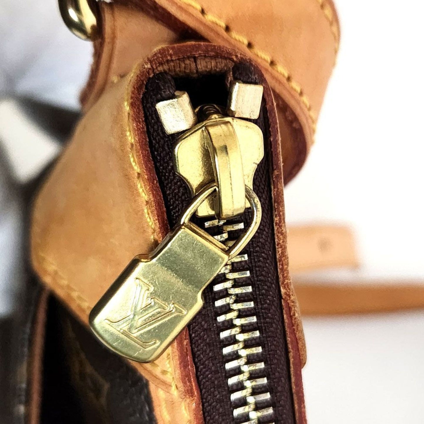 Louis Vuitton Odeon, Brown, Canvas, shoulder