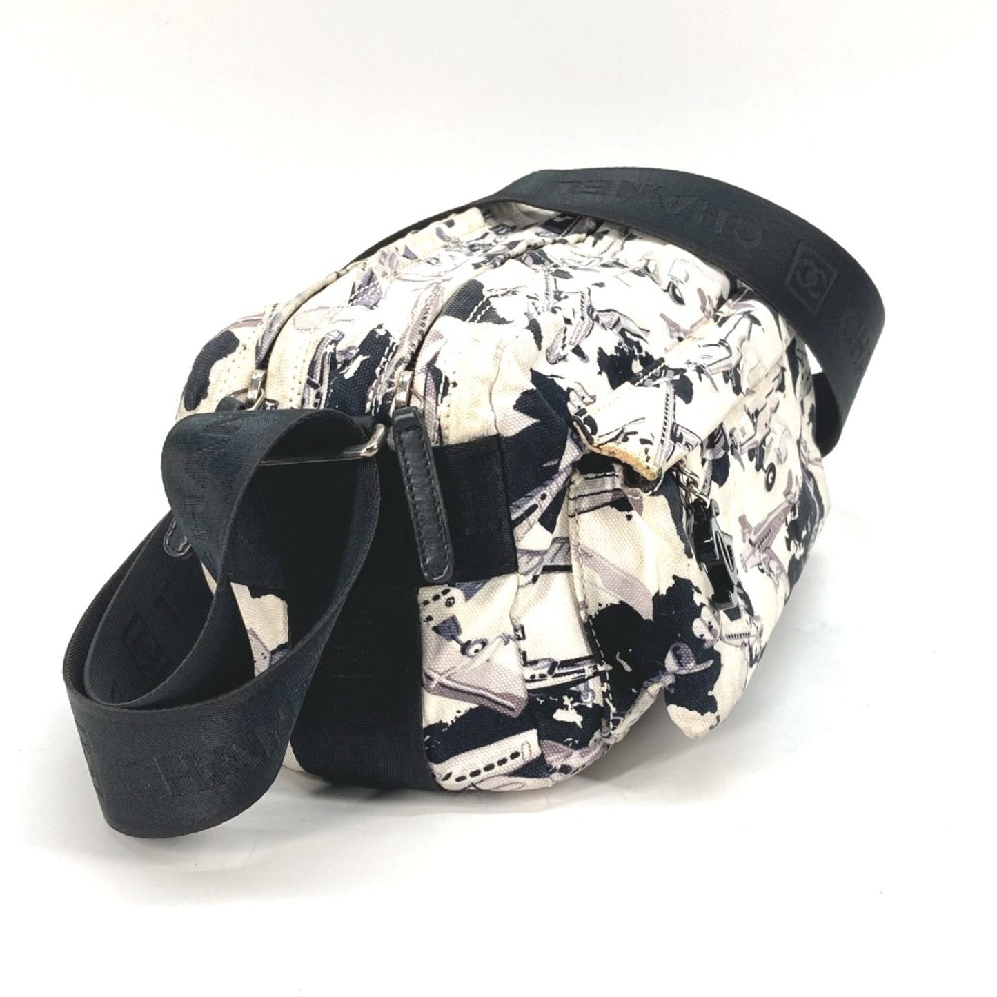 Chanel Shoulder bag, Multicolour, Canvas, shoulder