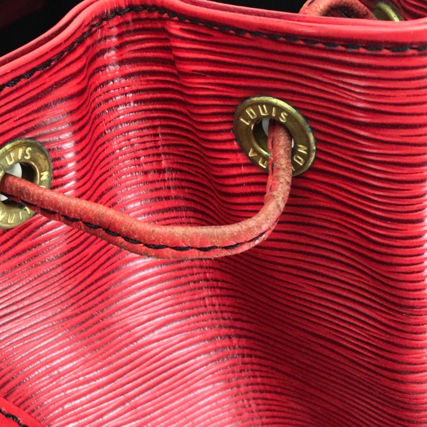 Louis Vuitton Noé, Red, Leather, shoulder