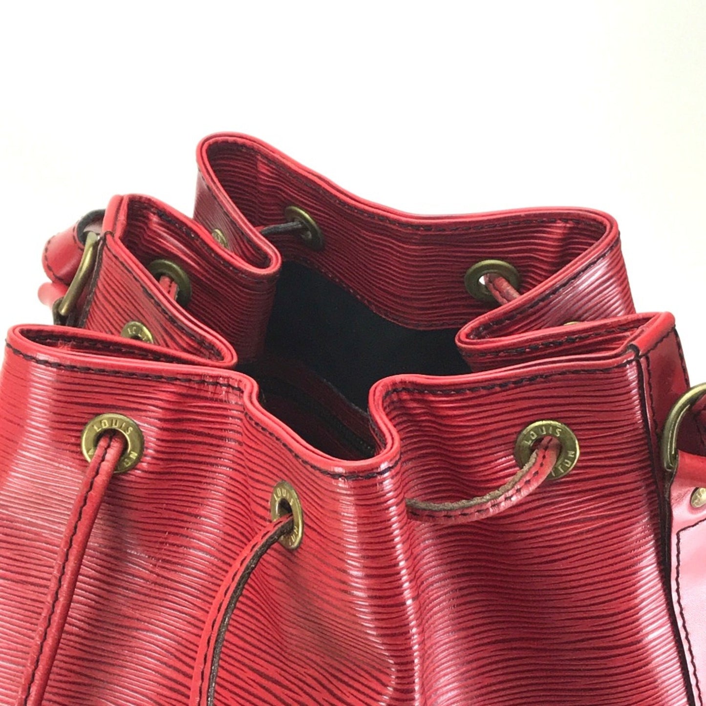 Louis Vuitton Noé, Red, Leather, shoulder