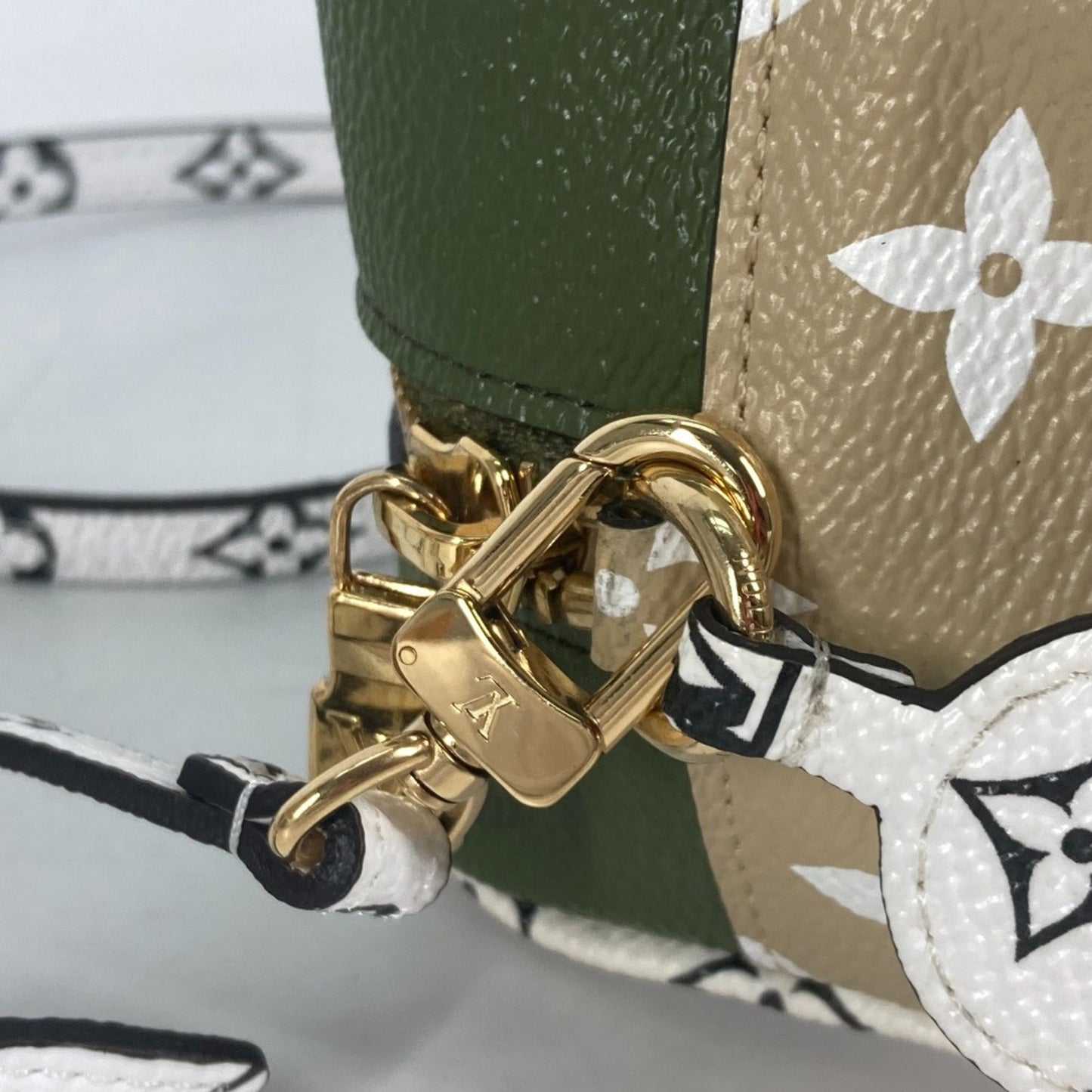 Louis Vuitton Beach Pouch, Beige, Canvas, shoulder