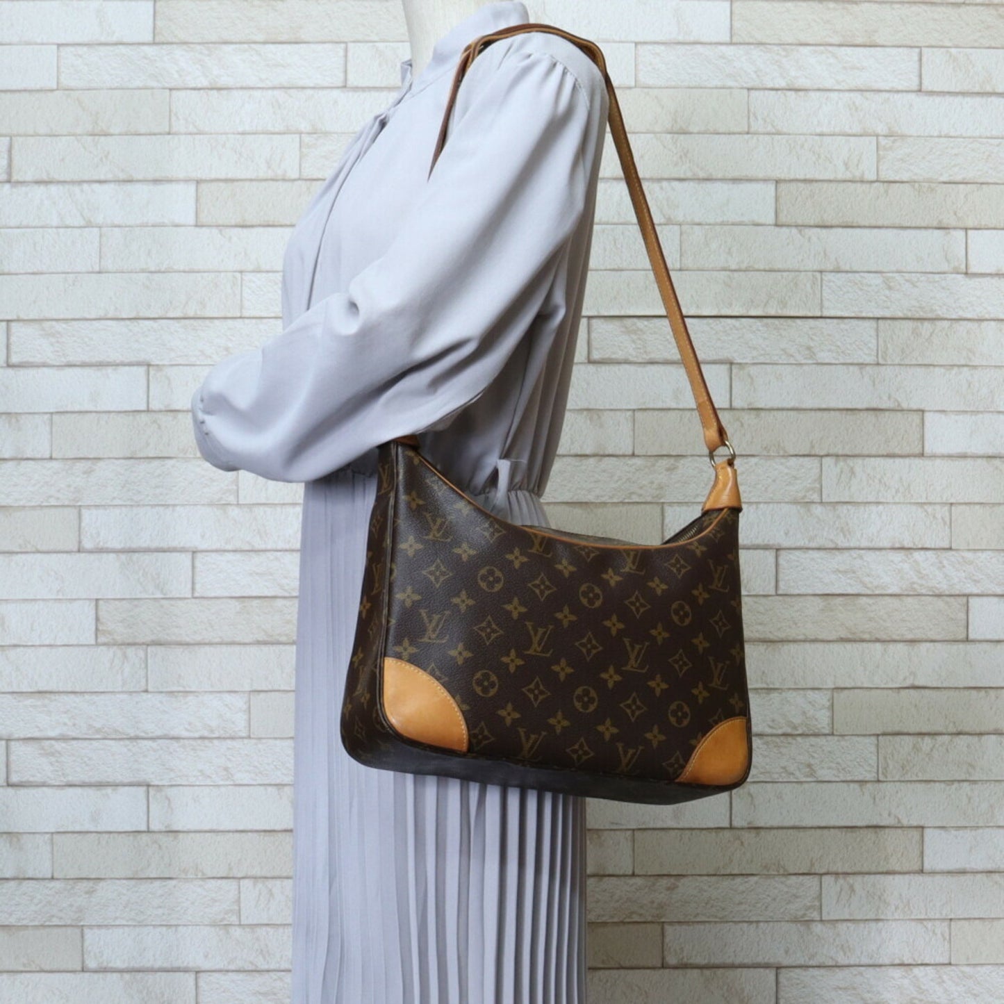 Louis Vuitton Boulogne, Brown, Canvas, shoulder