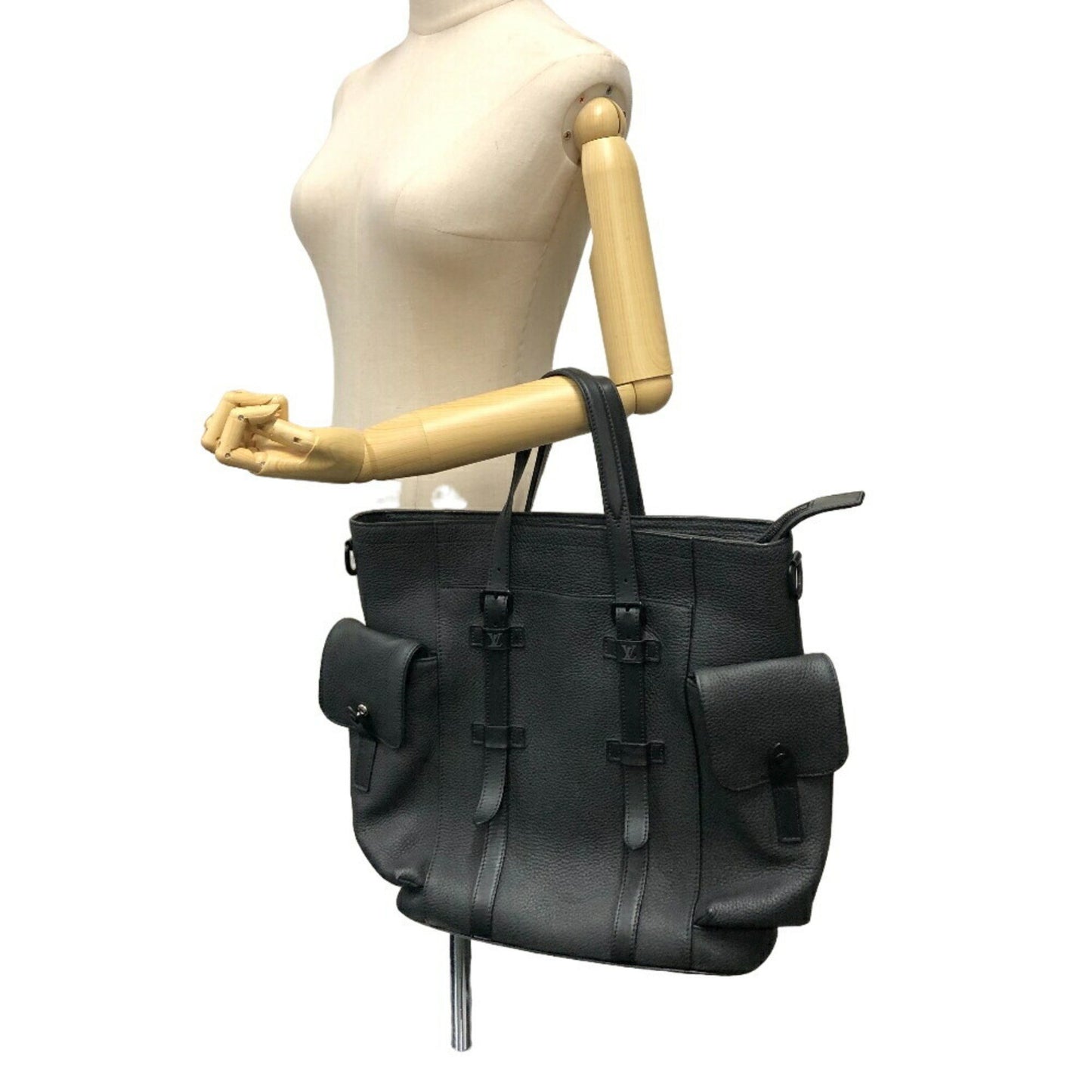 Louis Vuitton Christopher, Black, Leather, tote