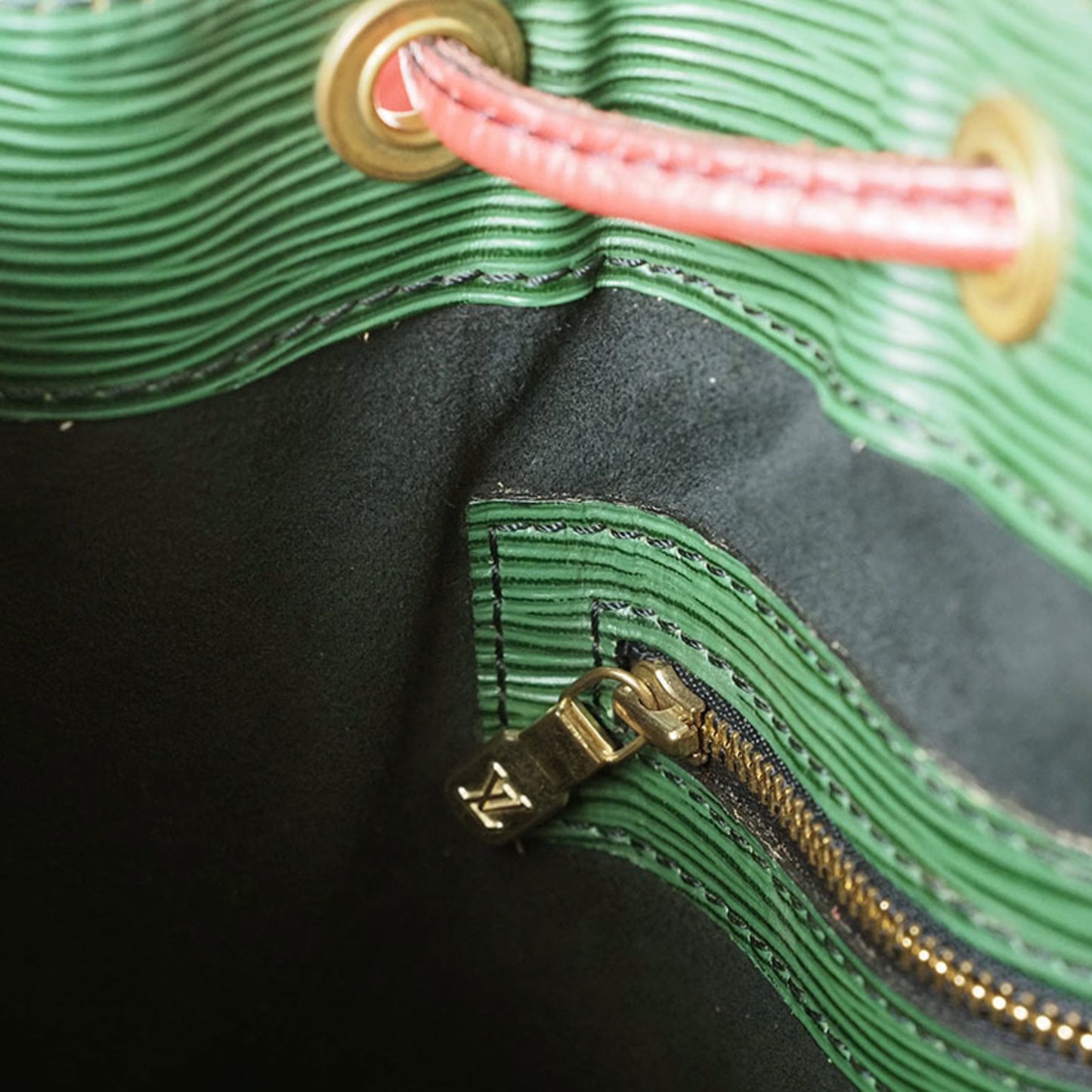 Louis Vuitton Petit Noé, Green, Leather, shoulder