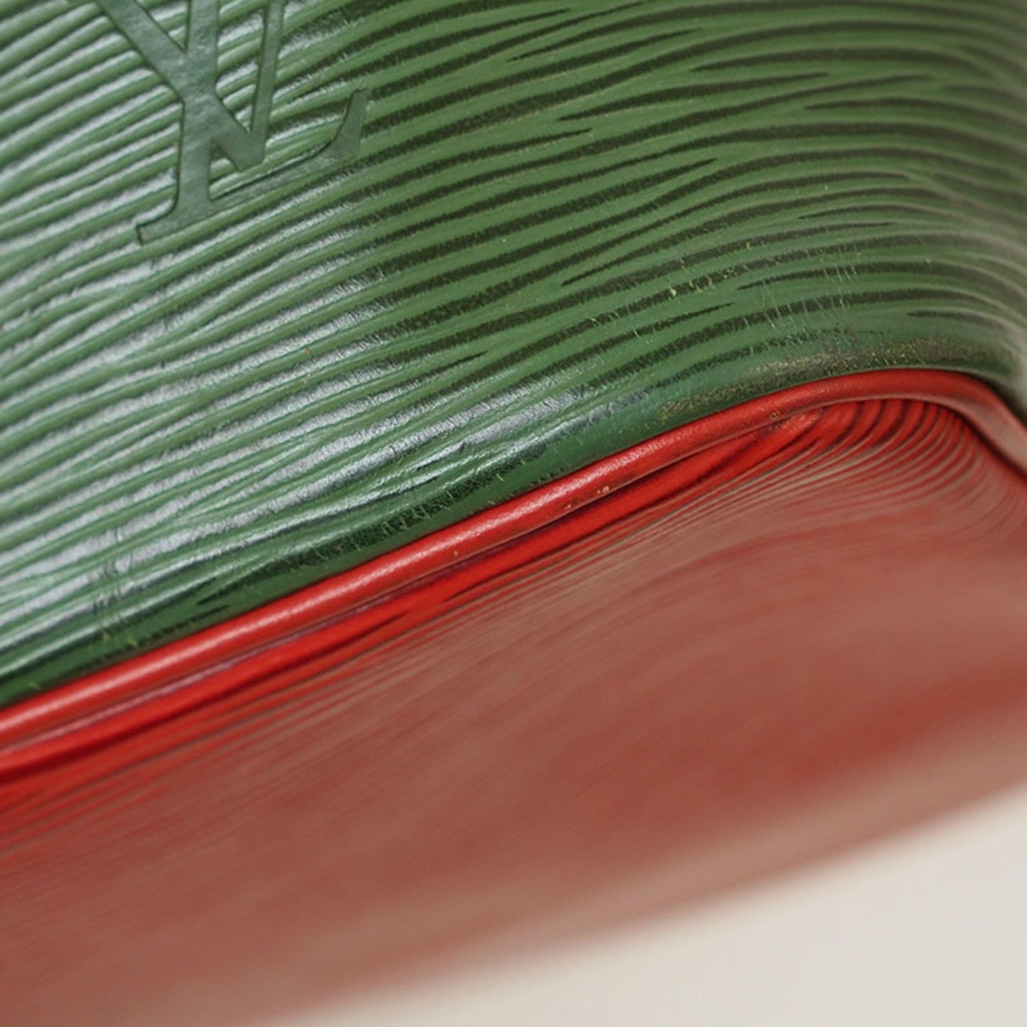 Louis Vuitton Petit Noé, Green, Leather, shoulder