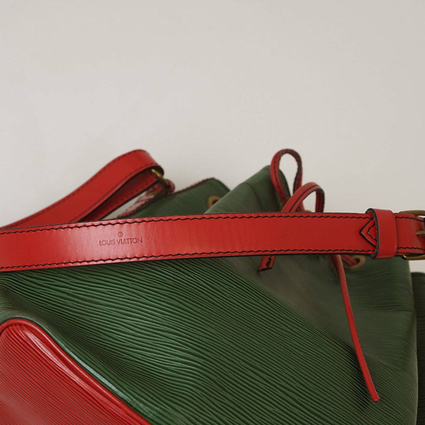 Louis Vuitton Petit Noé, Green, Leather, shoulder