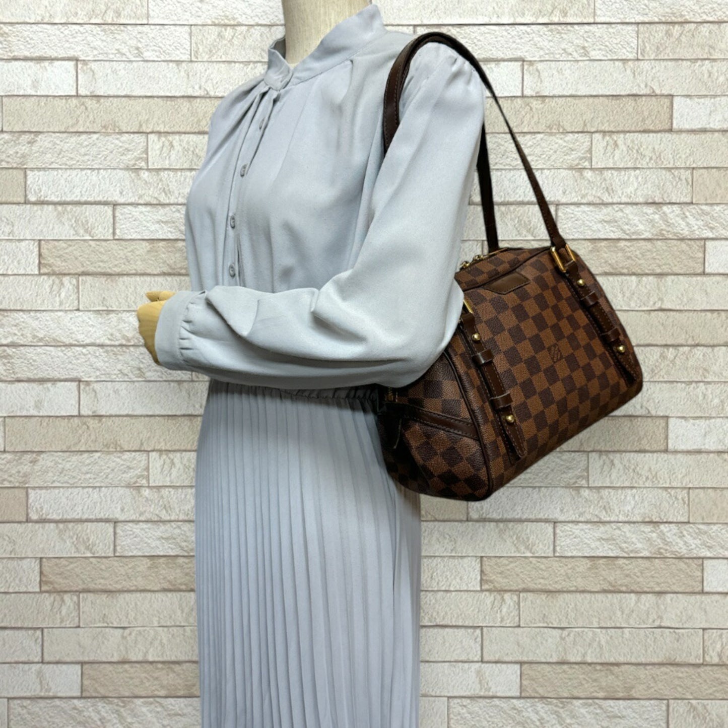 Louis Vuitton Rivington, Brown, Canvas, shoulder