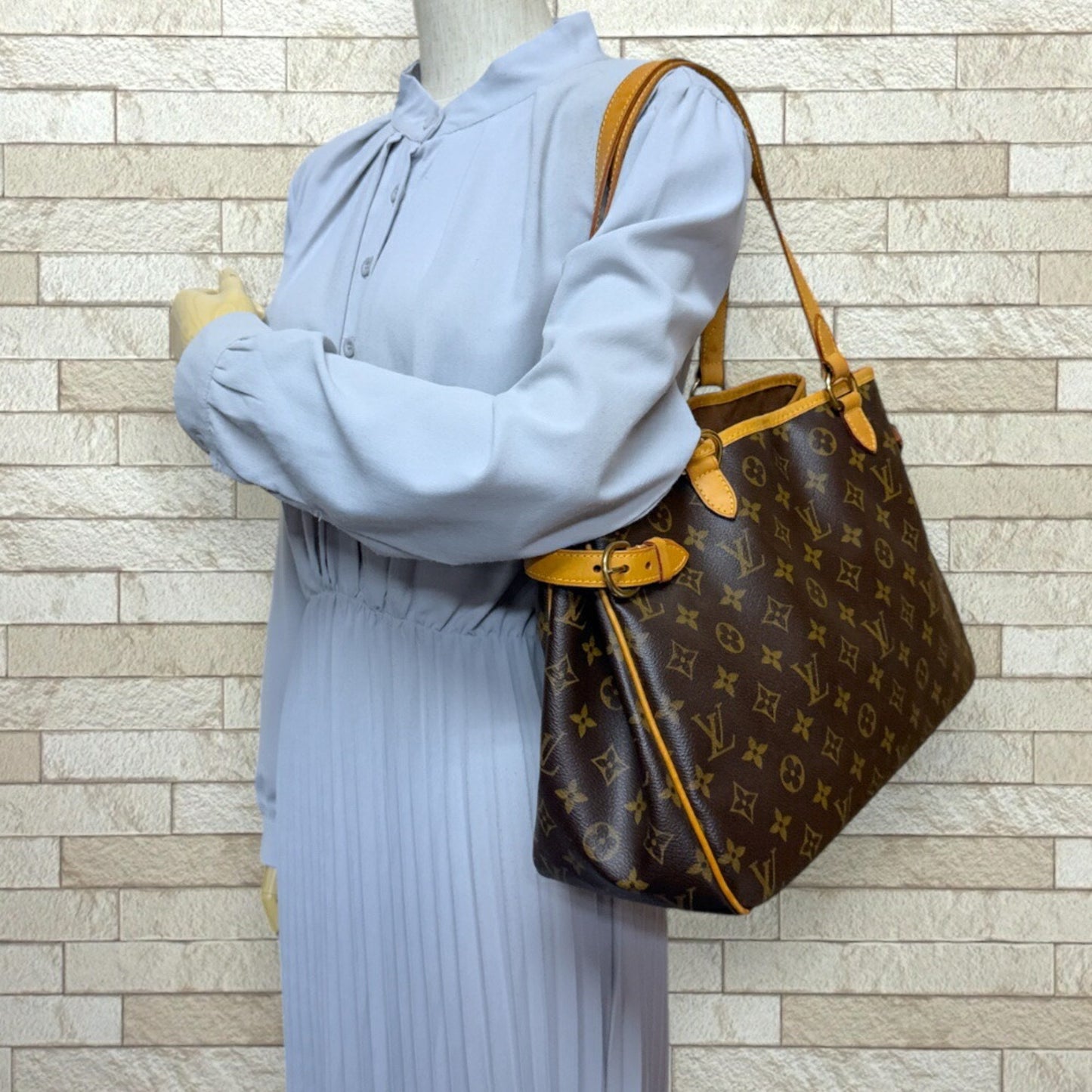 Louis Vuitton Batignolles Horizontal, Brown, Canvas, shoulder