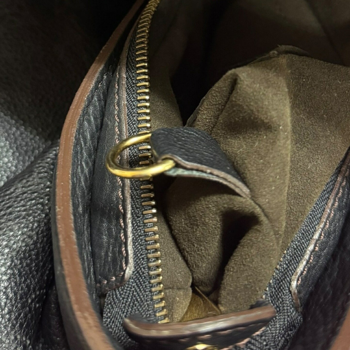 Louis Vuitton Mahina, Black, Leather, shoulder