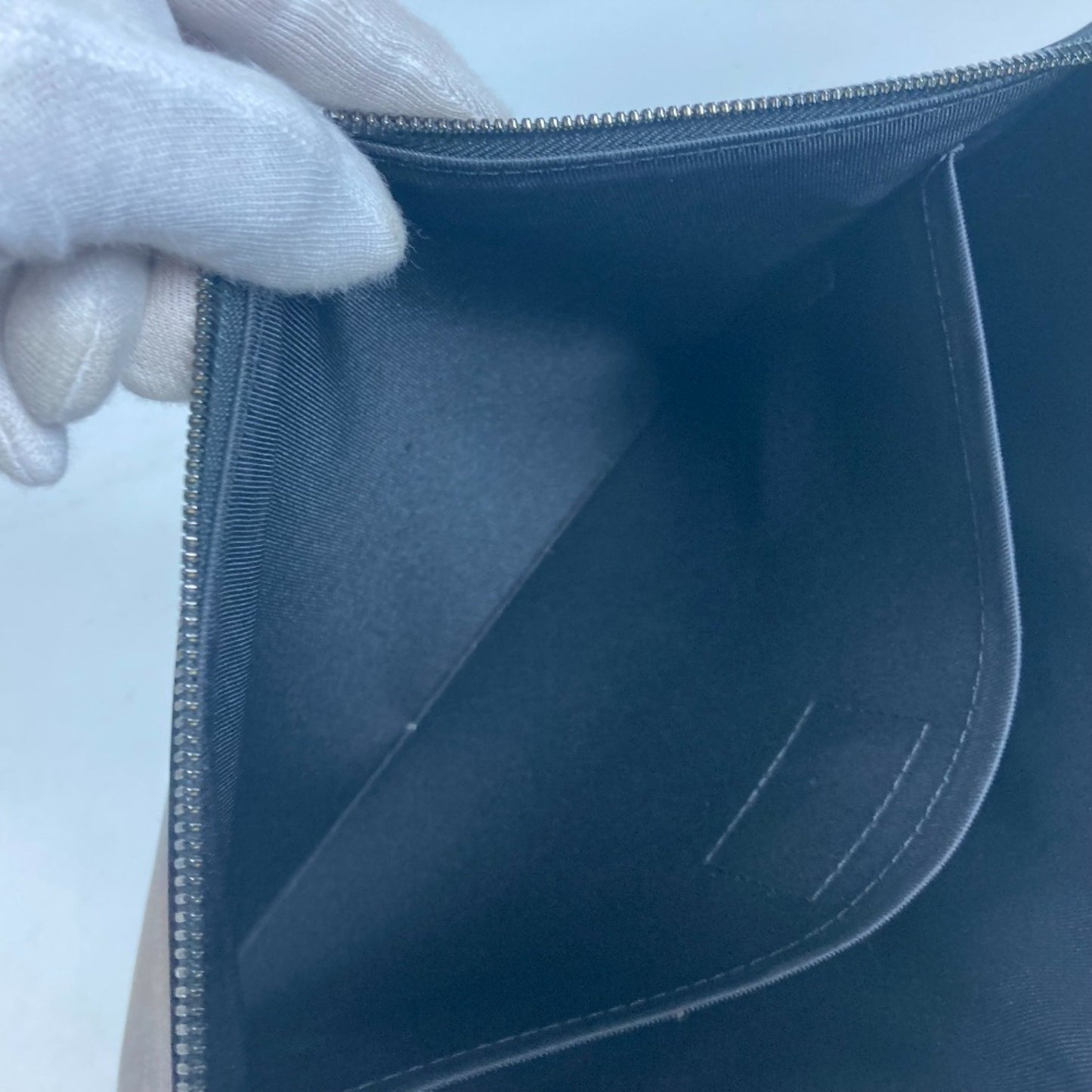 Louis Vuitton Pochette Cosmos, Black, Leather, clutch