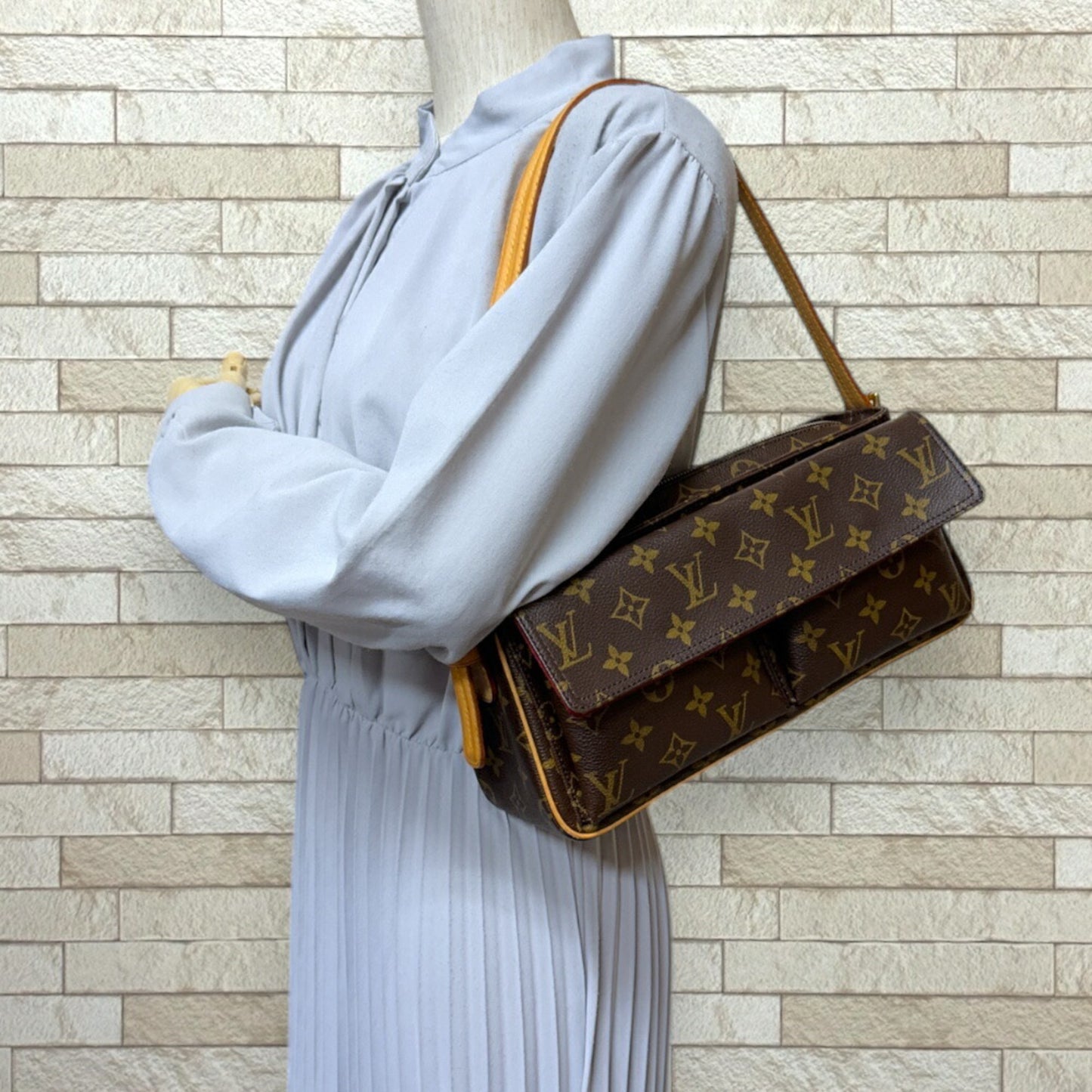 Louis Vuitton Viva Cité, Brown, Canvas, shoulder