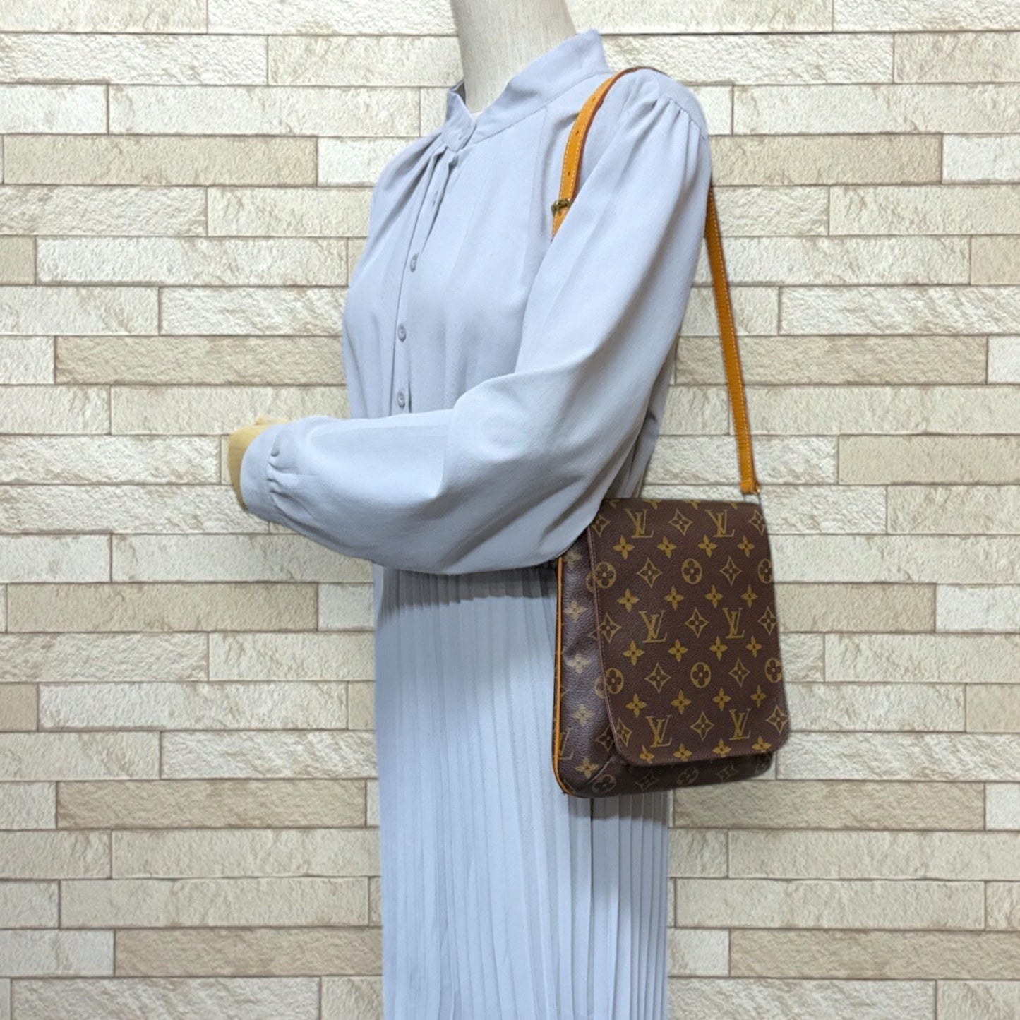 Louis Vuitton Musette Salsa, Brown, Canvas, shoulder