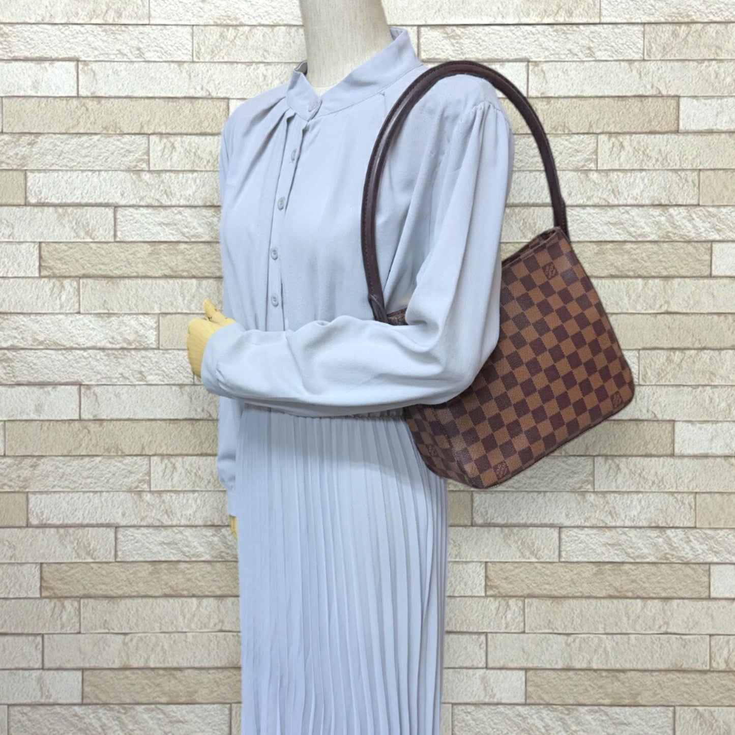 Louis Vuitton Looping MM, Brown, Canvas, shoulder