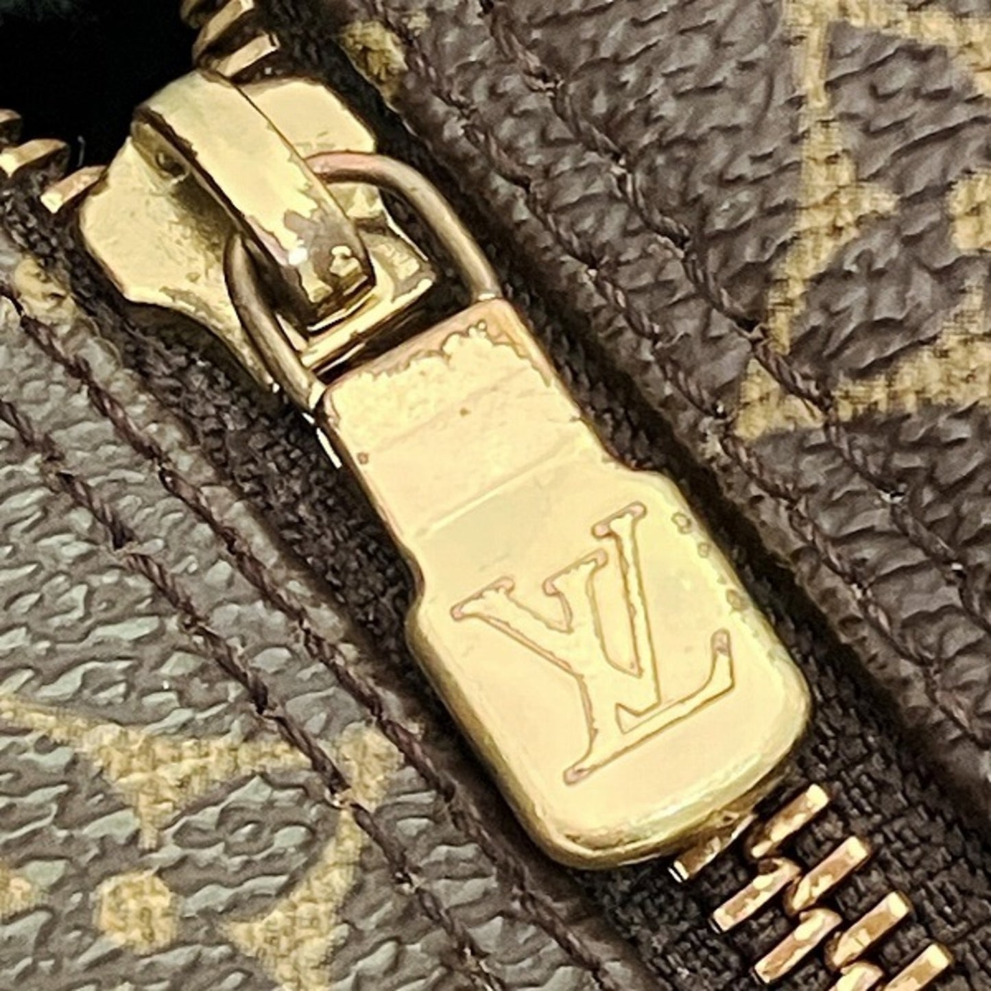 Louis Vuitton Blois, Brown, Canvas, shoulder