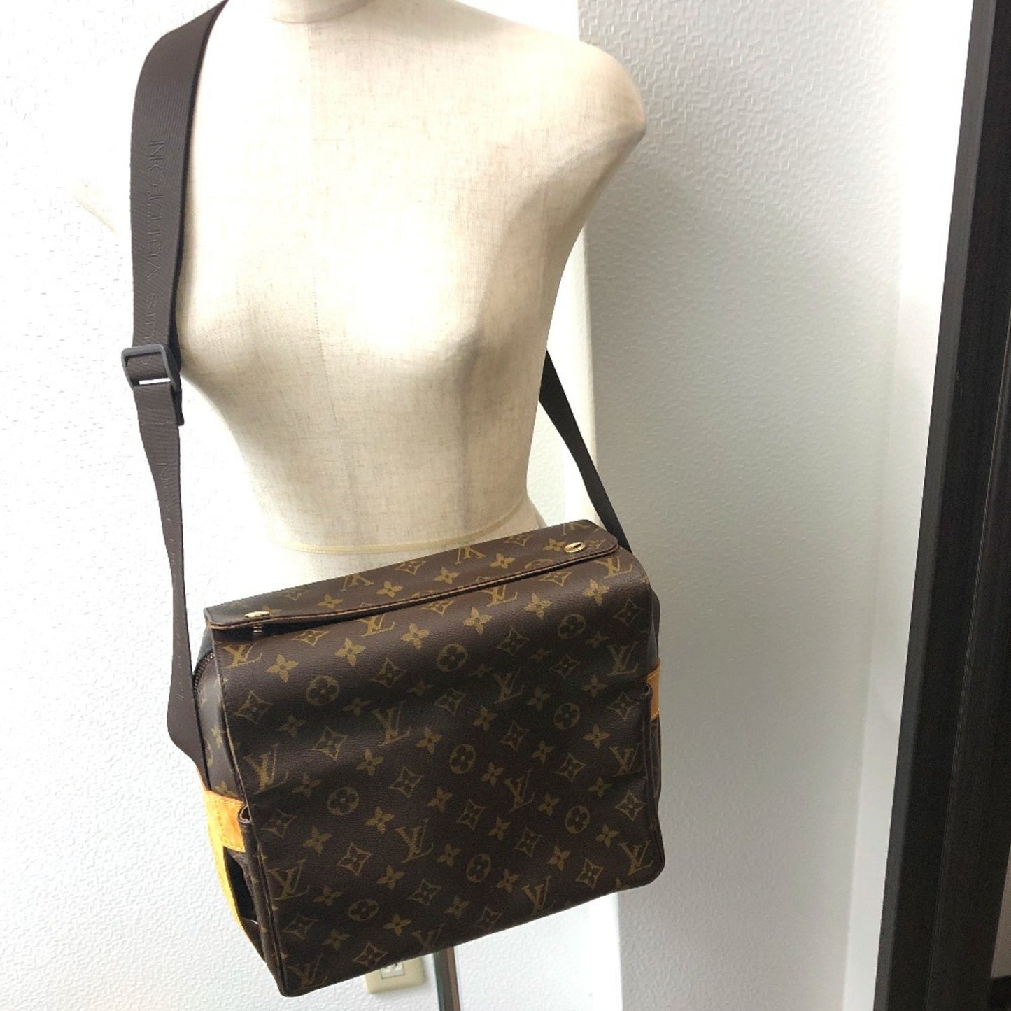 Louis Vuitton Naviglio, Brown, Canvas, shoulder
