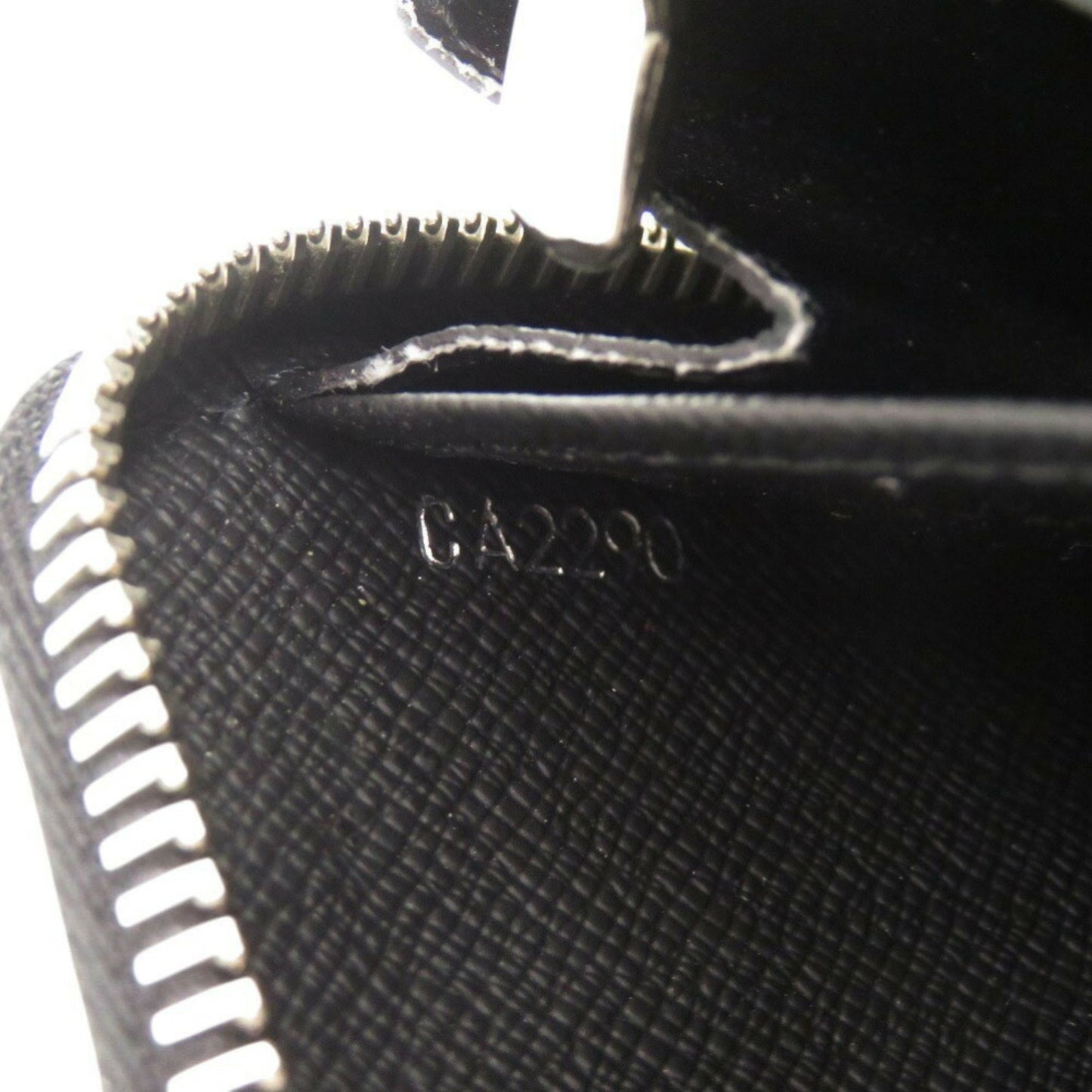 Louis Vuitton Zippy Dragonne, Black, Leather, wallet