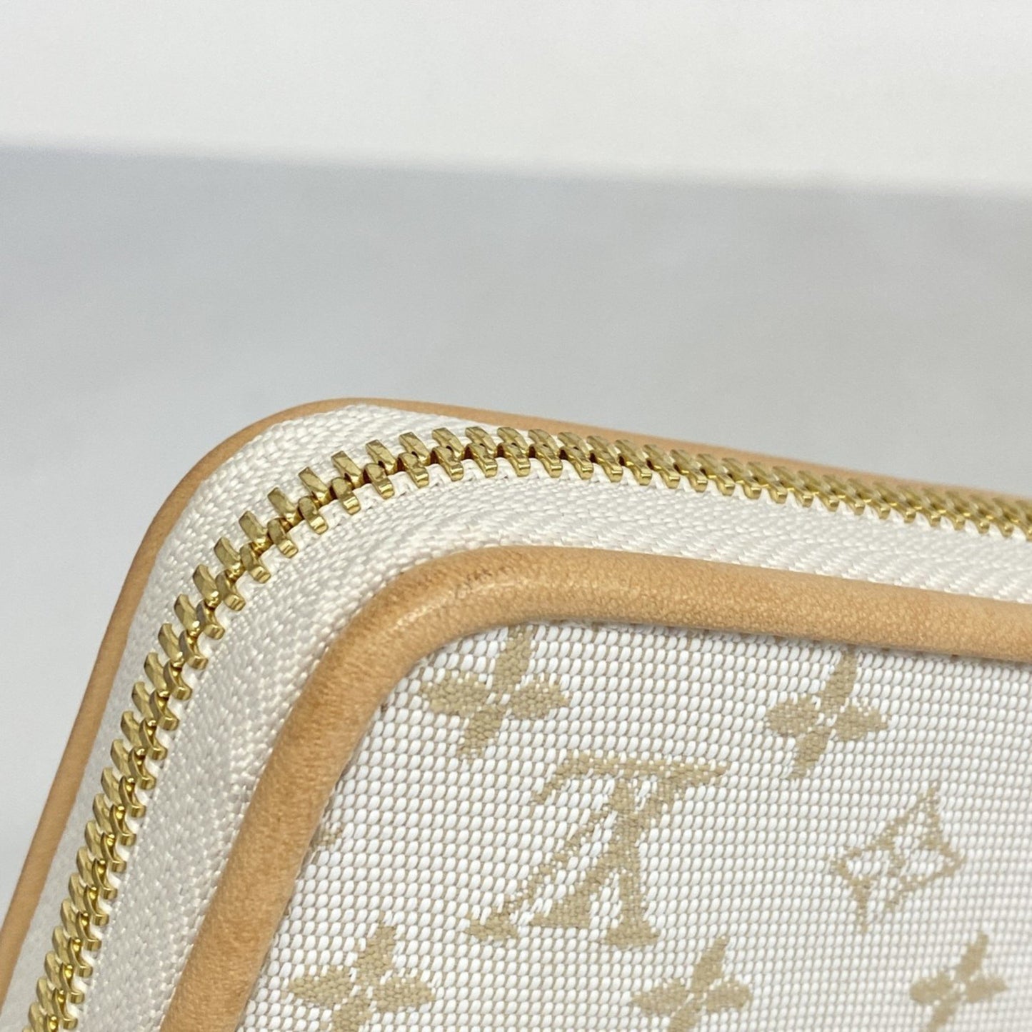 Louis Vuitton Zippy wallet, Ecru, Canvas, wallet