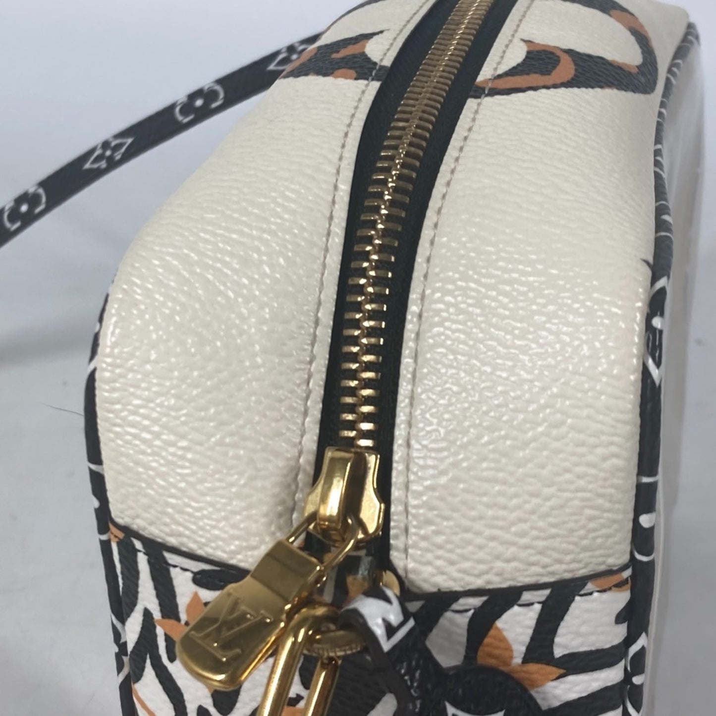 Louis Vuitton Beach Pouch, Black, Leather, clutch