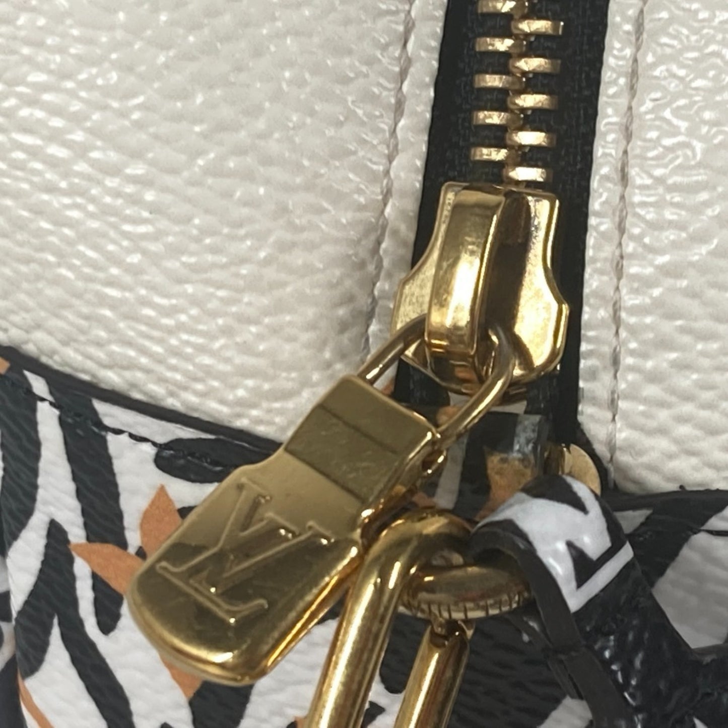 Louis Vuitton Beach Pouch, Black, Leather, clutch