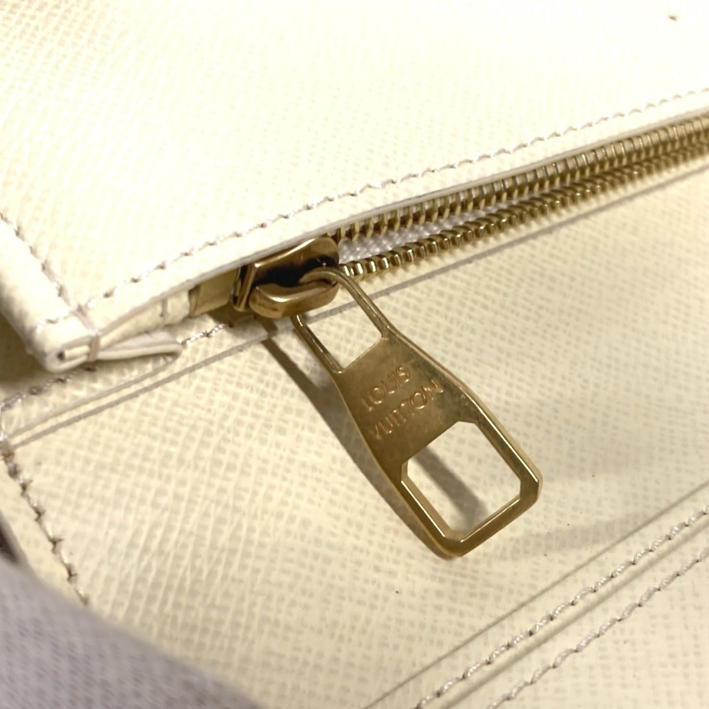 Louis Vuitton Brazza, White, Leather, wallet