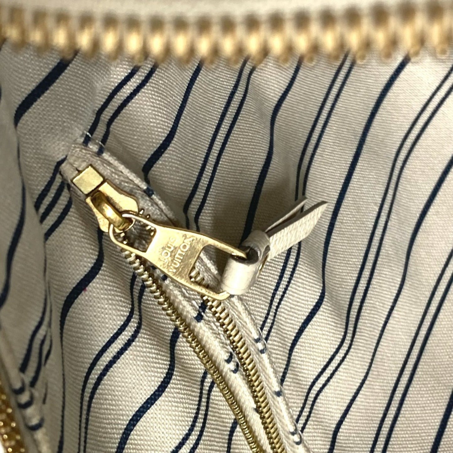 Louis Vuitton Lumineuse, White, Leather, tote
