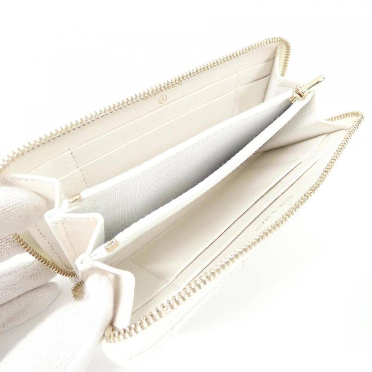Chanel Zip around wallet, White, Leather, wallet