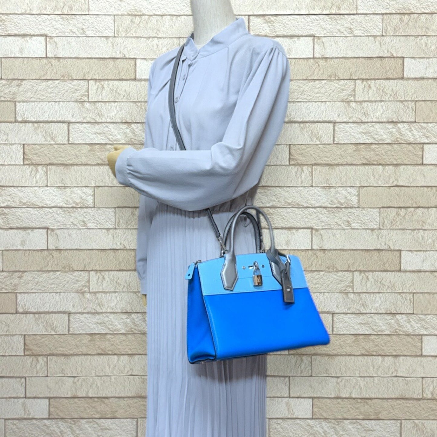 Louis Vuitton City steamer, Blue, Leather, handbag