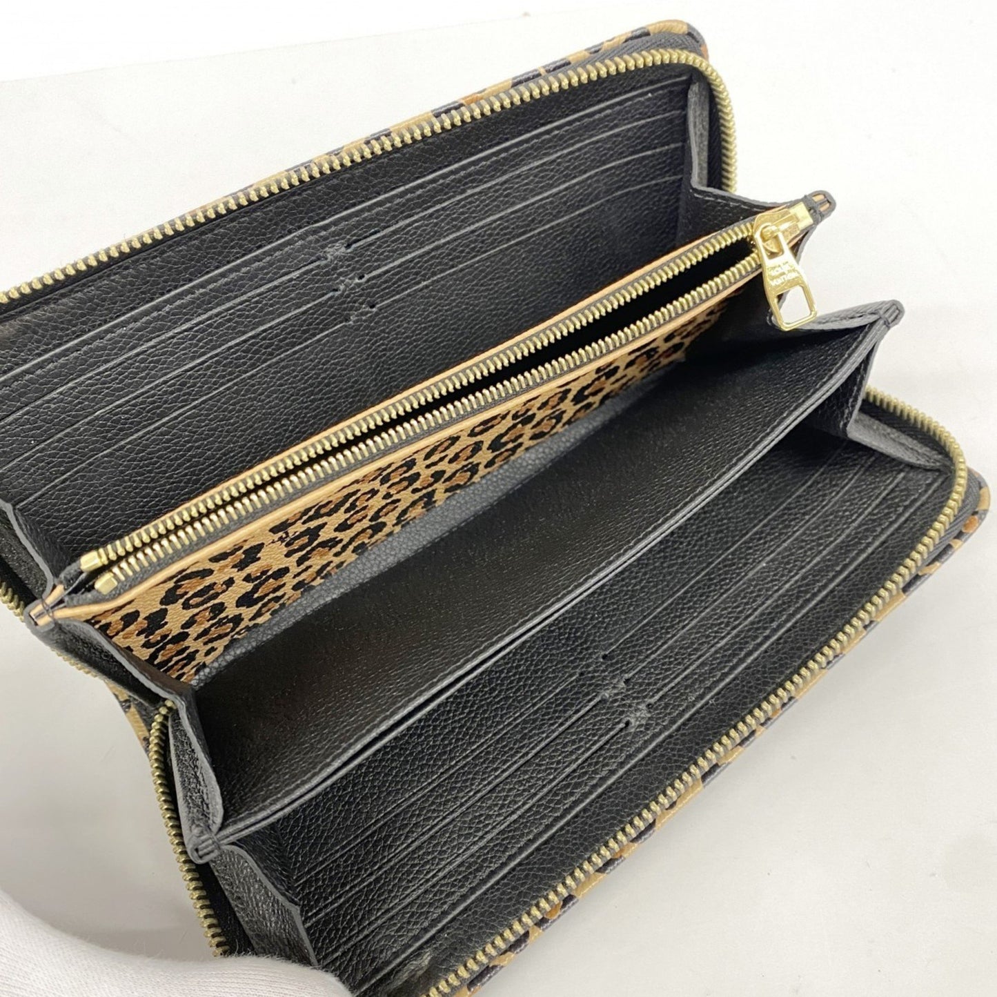 Louis Vuitton Portefeuille zippy, Black, Leather, wallet