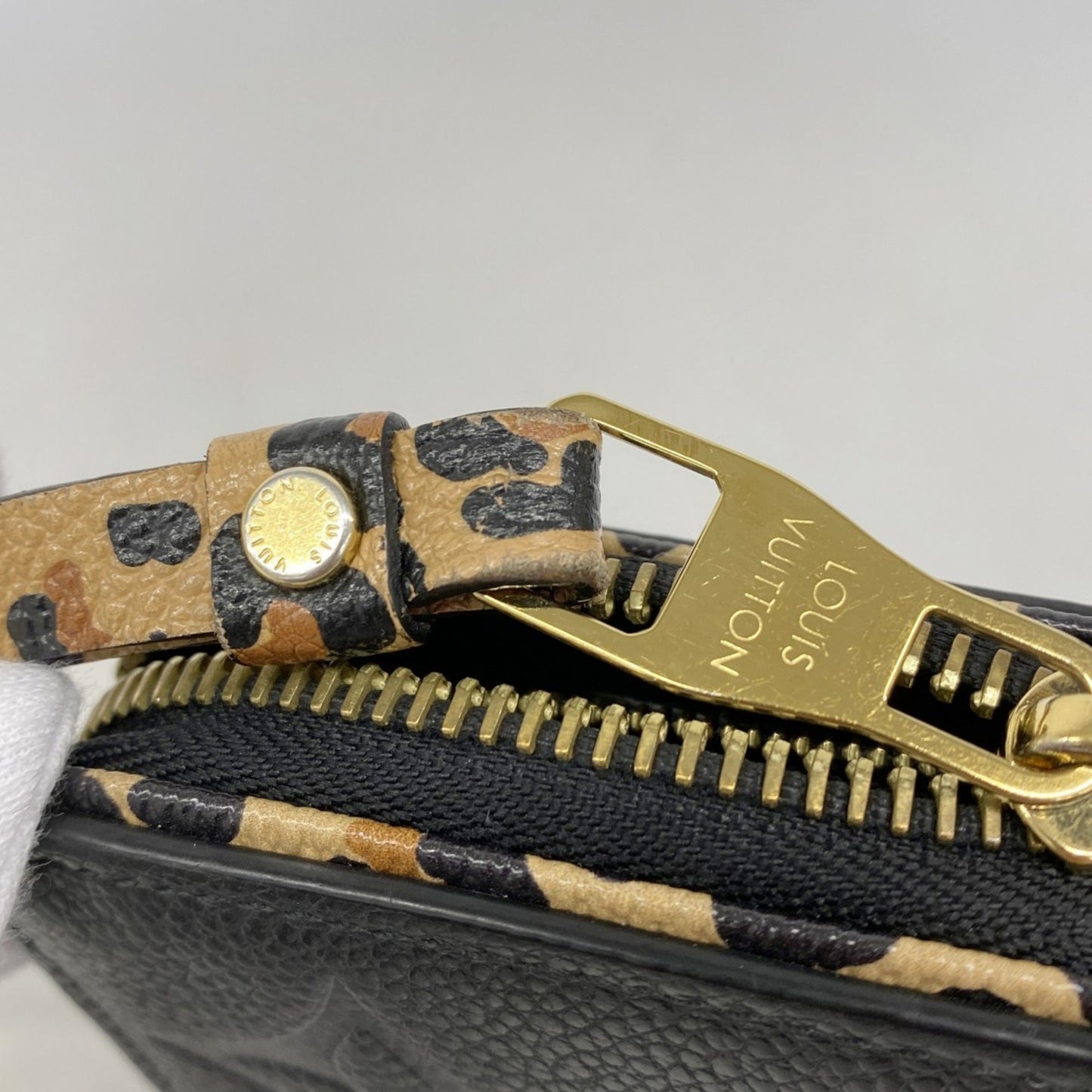 Louis Vuitton Portefeuille zippy, Black, Leather, wallet
