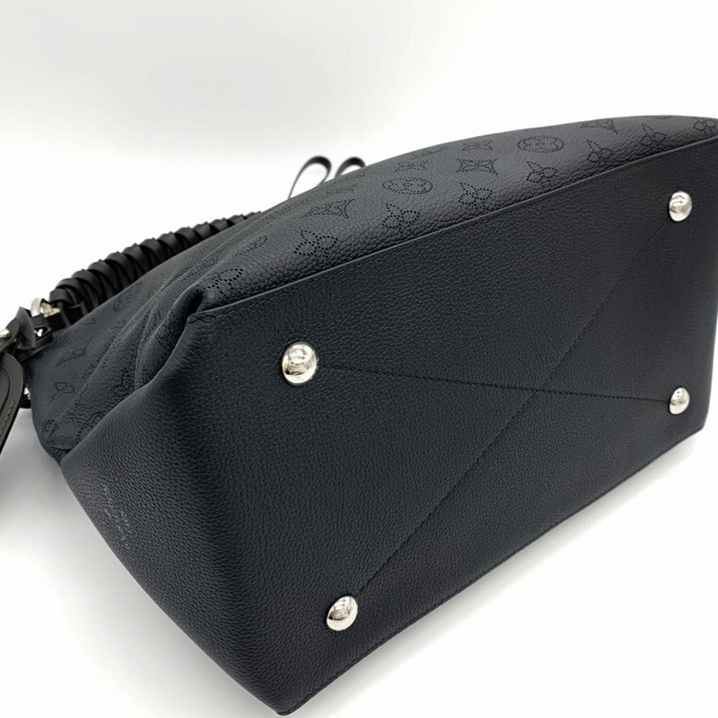 Louis Vuitton Mahina, Black, Leather, shoulder