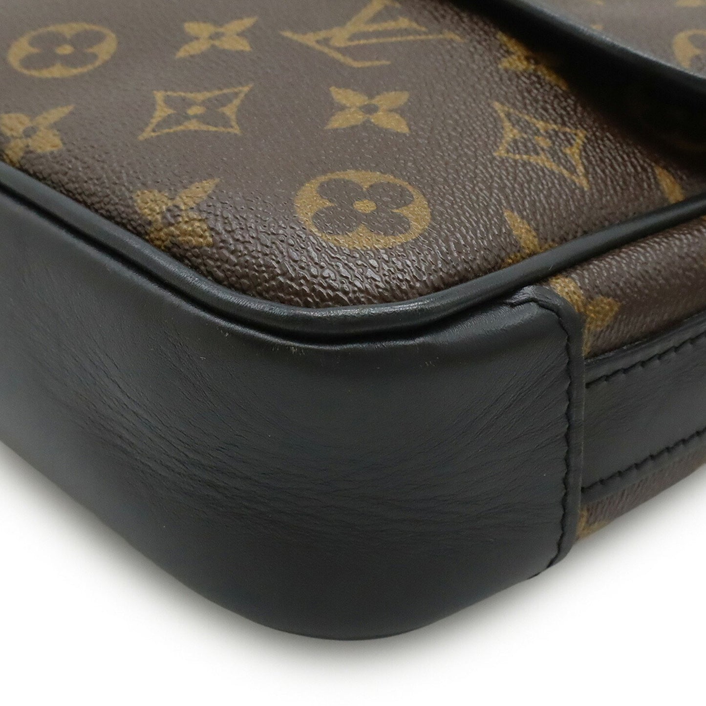Louis Vuitton Bass, Brown, Canvas, clutch