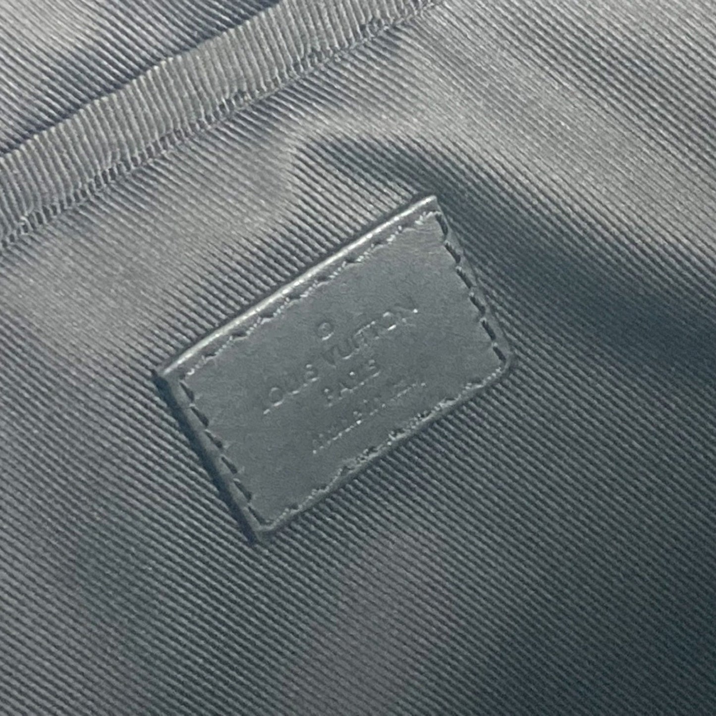 Louis Vuitton Sirius, Black, Leather, shoulder