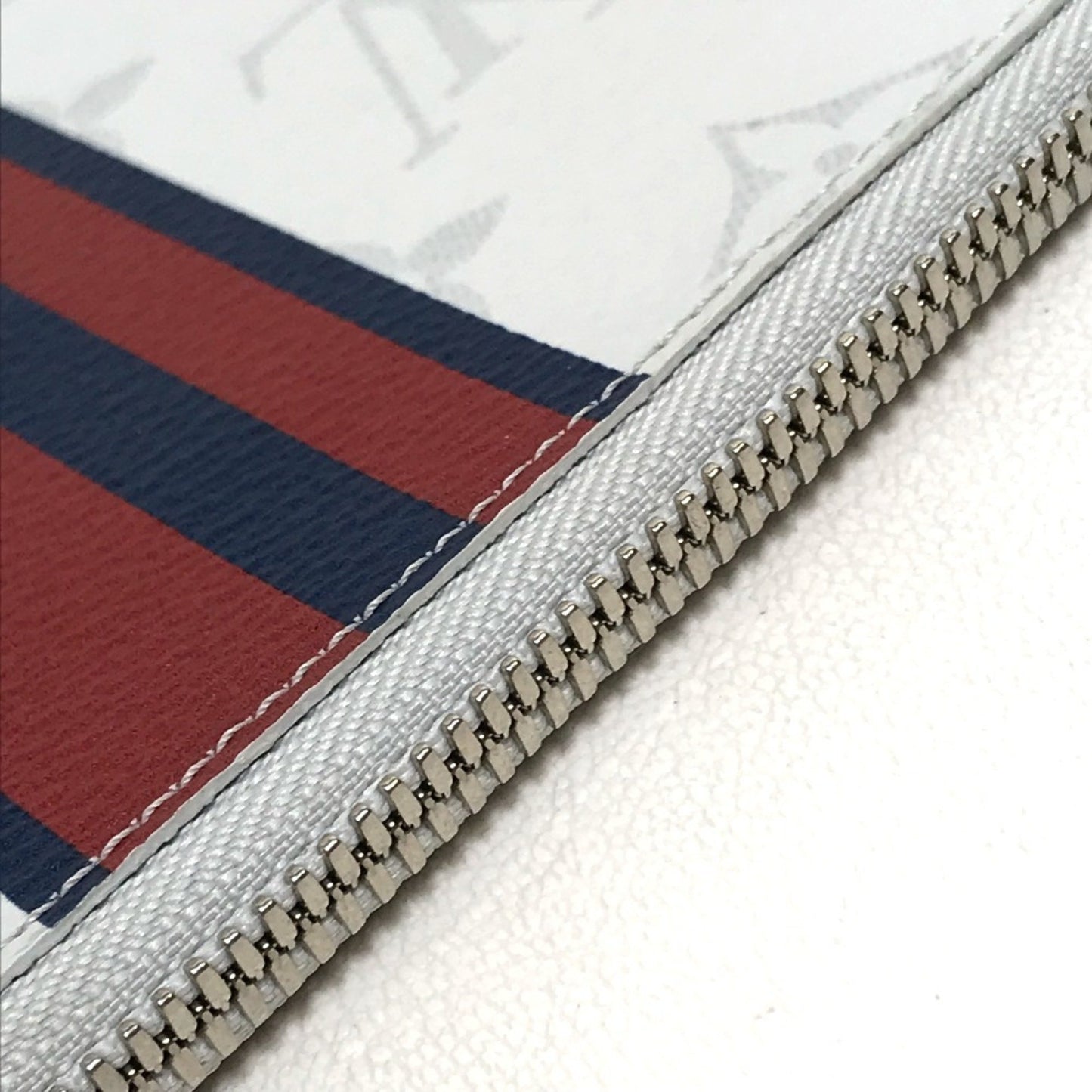 Louis Vuitton Pochette Jour, White, Canvas, clutch