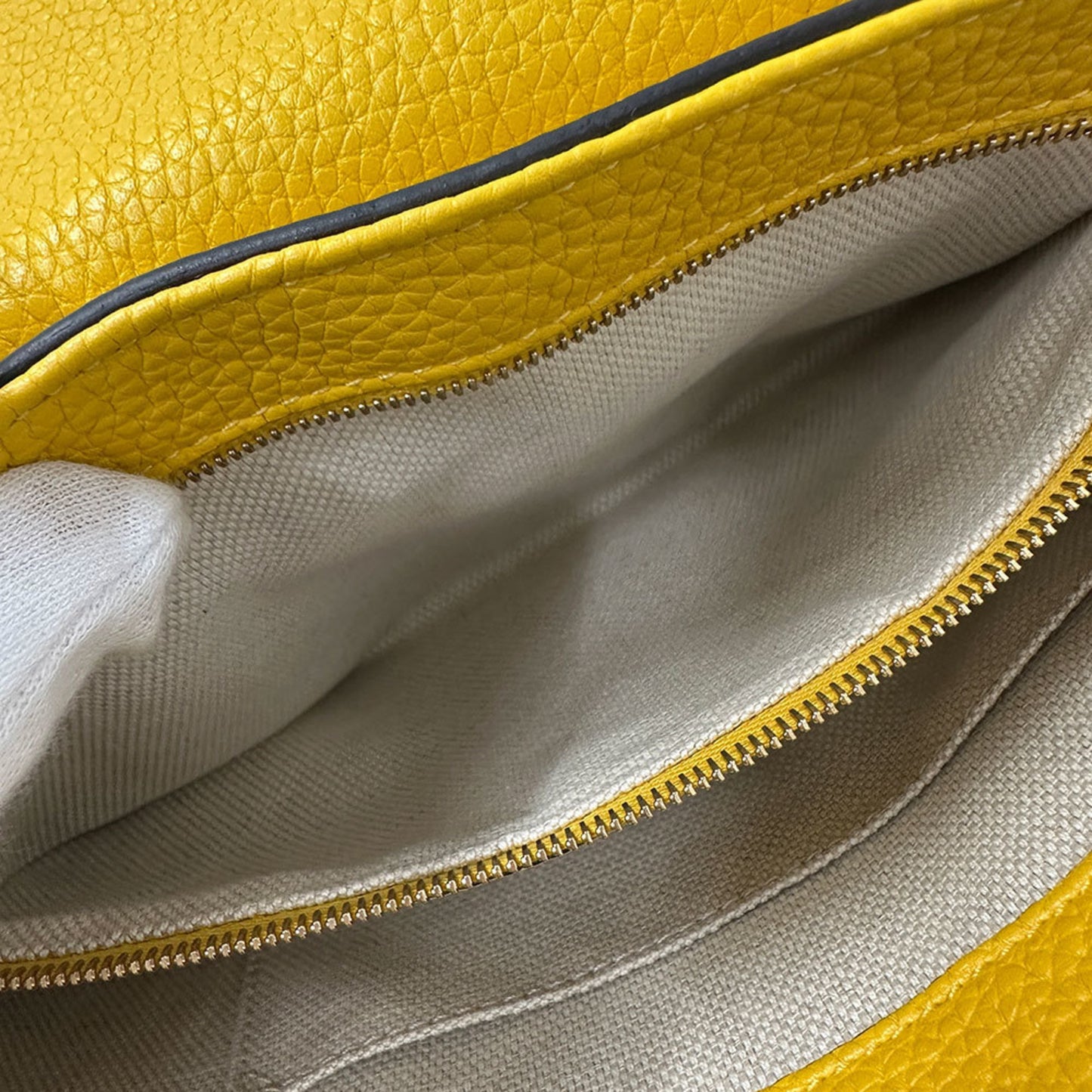 Gucci Interlocking G, Yellow, Leather, shoulder