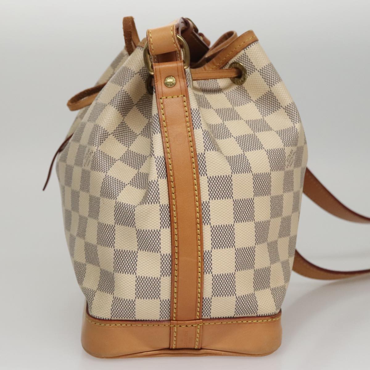 Louis Vuitton Noé, White, Canvas, shoulder