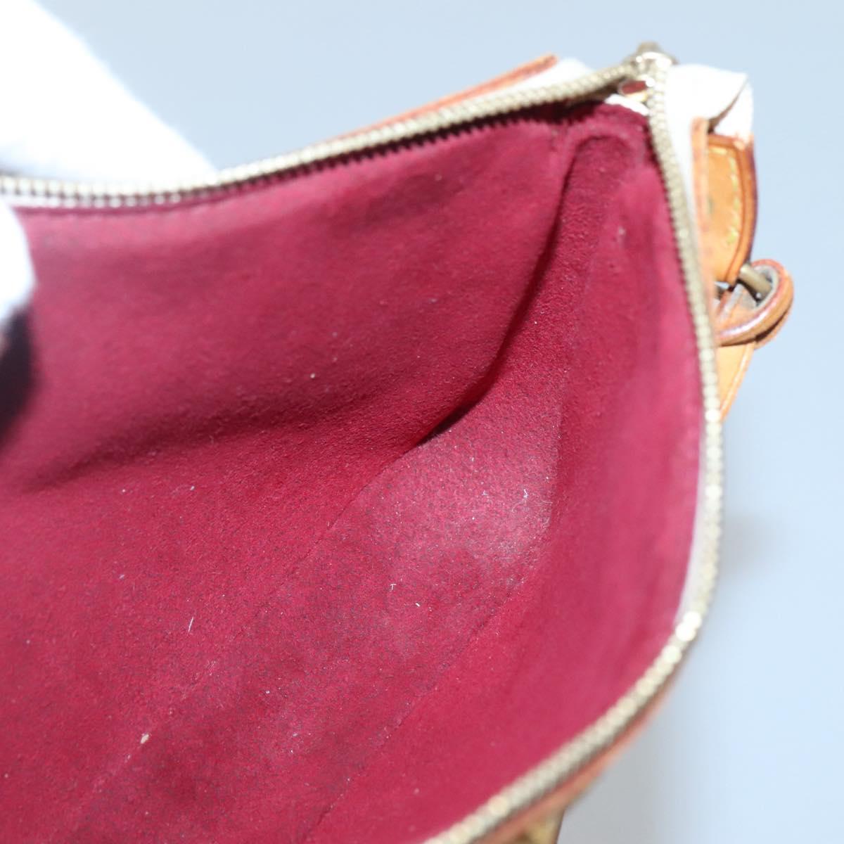 Louis Vuitton Pochette Accessoire, White, Canvas, clutch