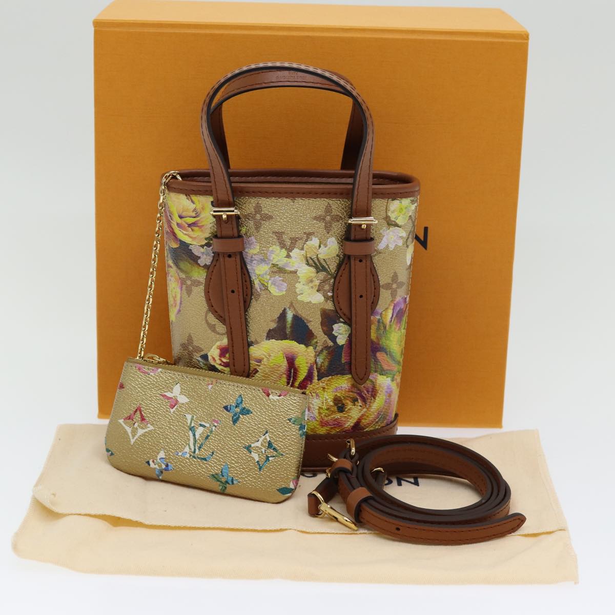 Louis Vuitton Bucket, Beige, Canvas, shoulder