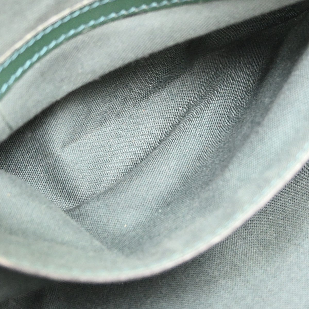 Louis Vuitton Reporter Taiga Leather, Green, Leather, Shoulder Bag