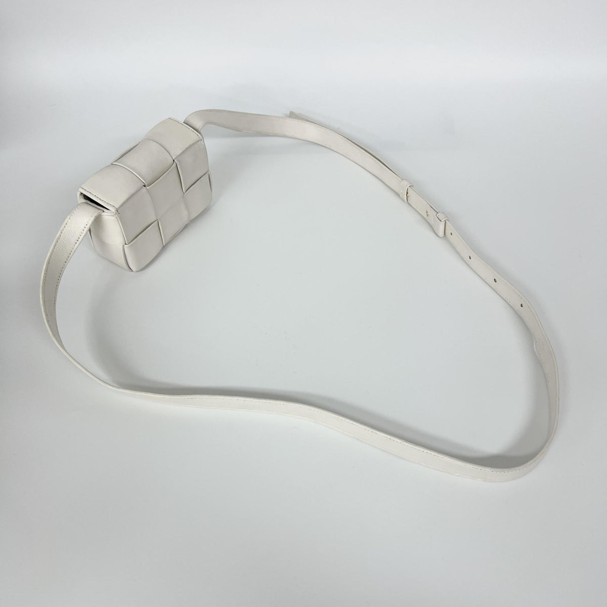 Bottega Veneta Cassette Maxi Intrecciato Leather, White, Leather, Crossbody Bag