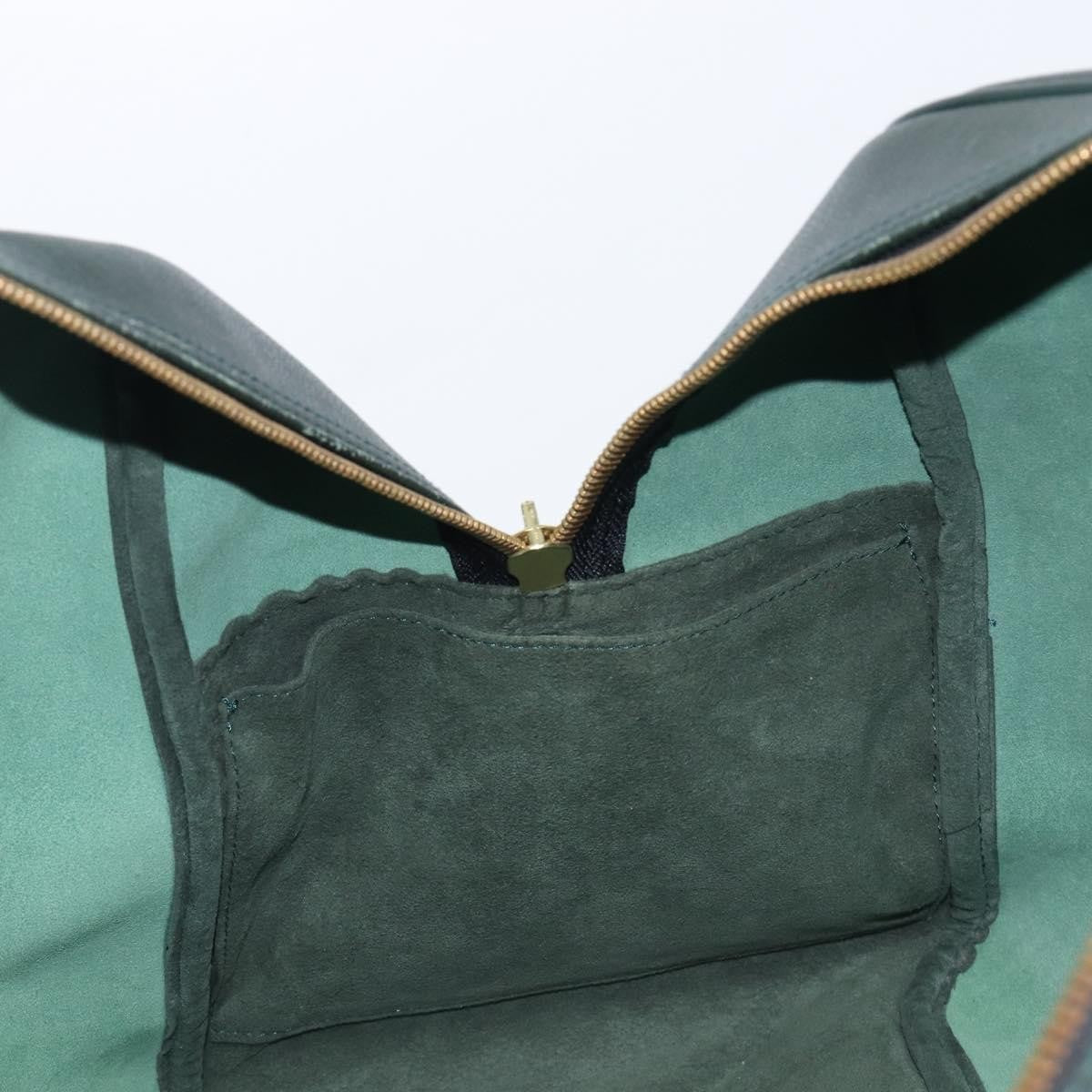 Louis Vuitton Kendall Taiga Leather, Green, Leather, Handbag