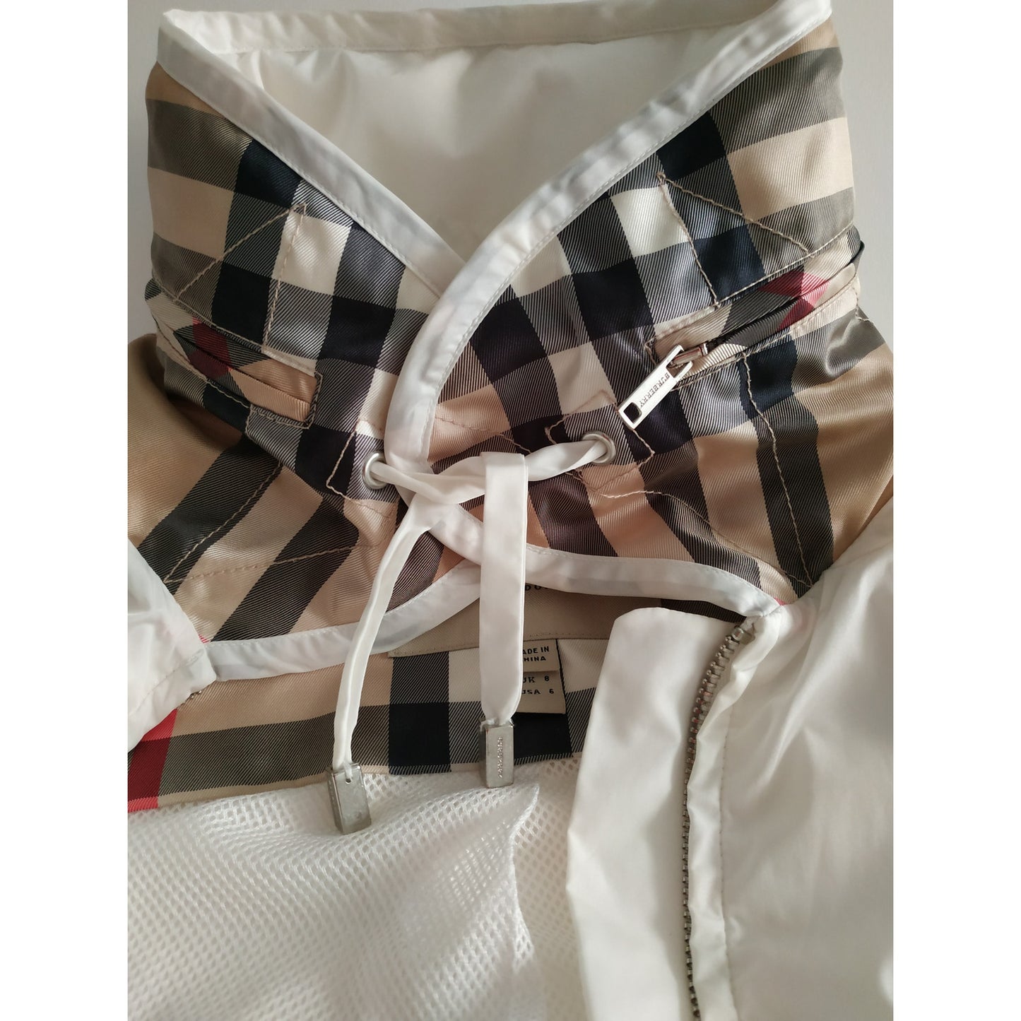 Burberry Raincoat 6 US White Full Zip Hidden Hood