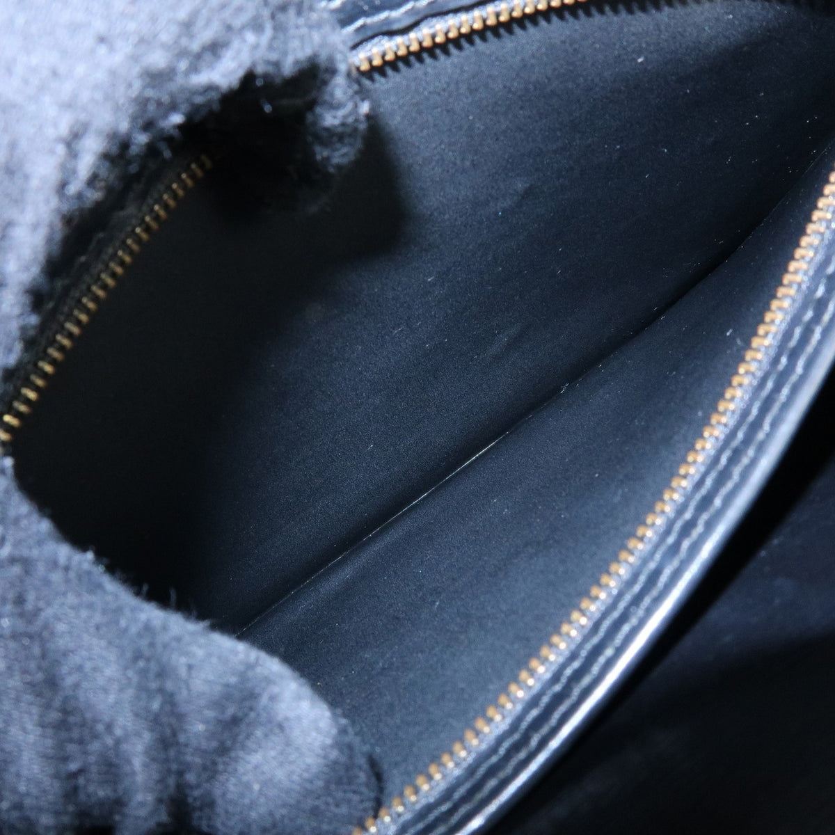 Louis Vuitton Capucines Epi Leather, Black, Leather, Handbag