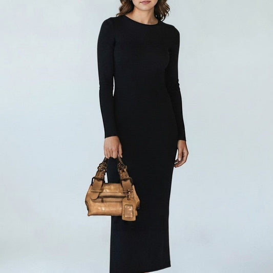 Brandsamsara tan leather shoulder bag with chain detail and embossed crocodile pattern. Features a zip pocket and luggage tag.