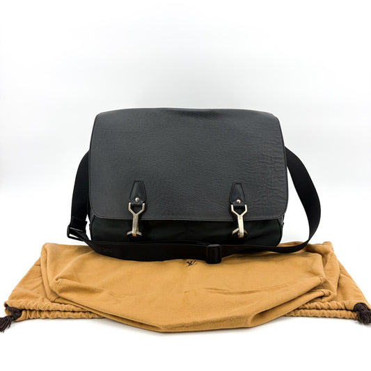Louis Vuitton Roman Handbag Taiga Leather, Black, Leather, Handbag