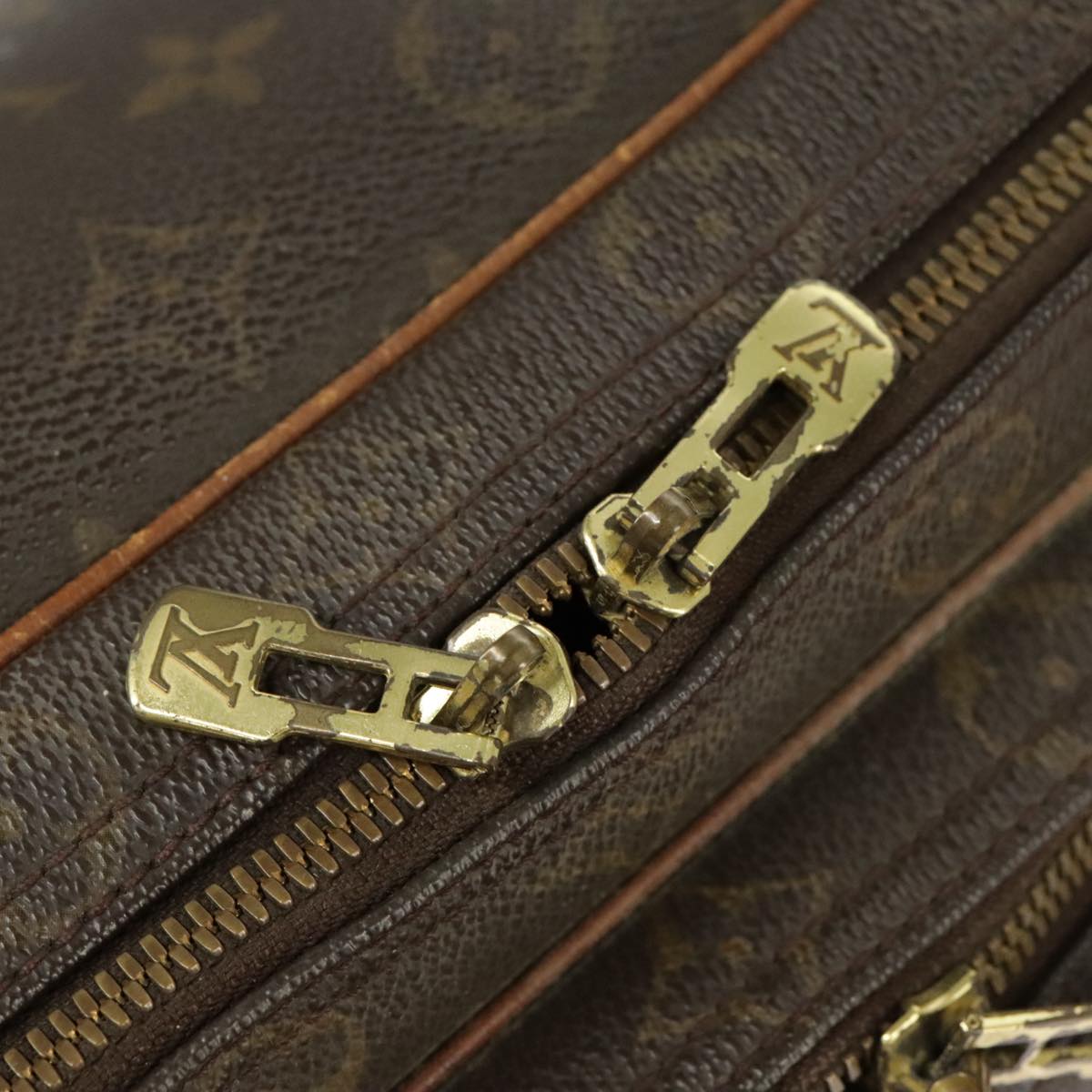 Louis Vuitton Reporter - Brandsamsara