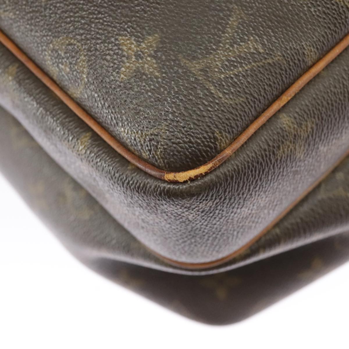 Louis Vuitton Reporter - Brandsamsara