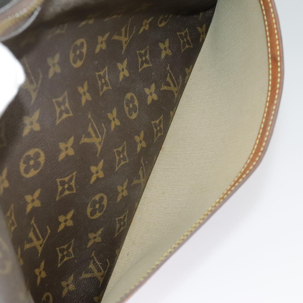 Louis Vuitton Reporter - Brandsamsara