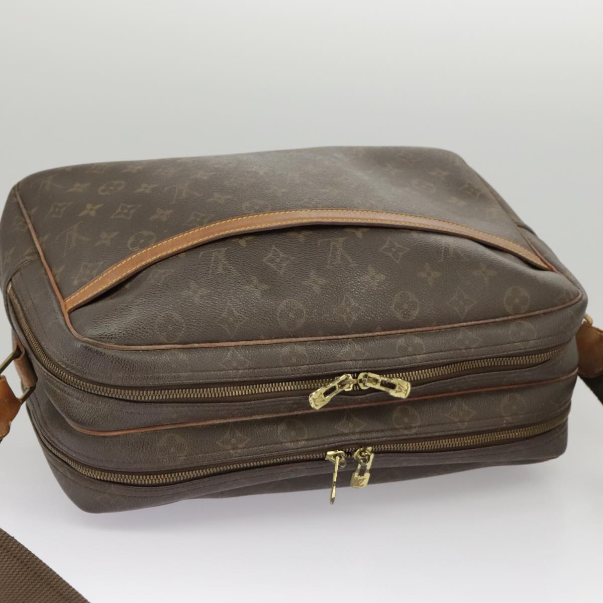Louis Vuitton Reporter - Brandsamsara