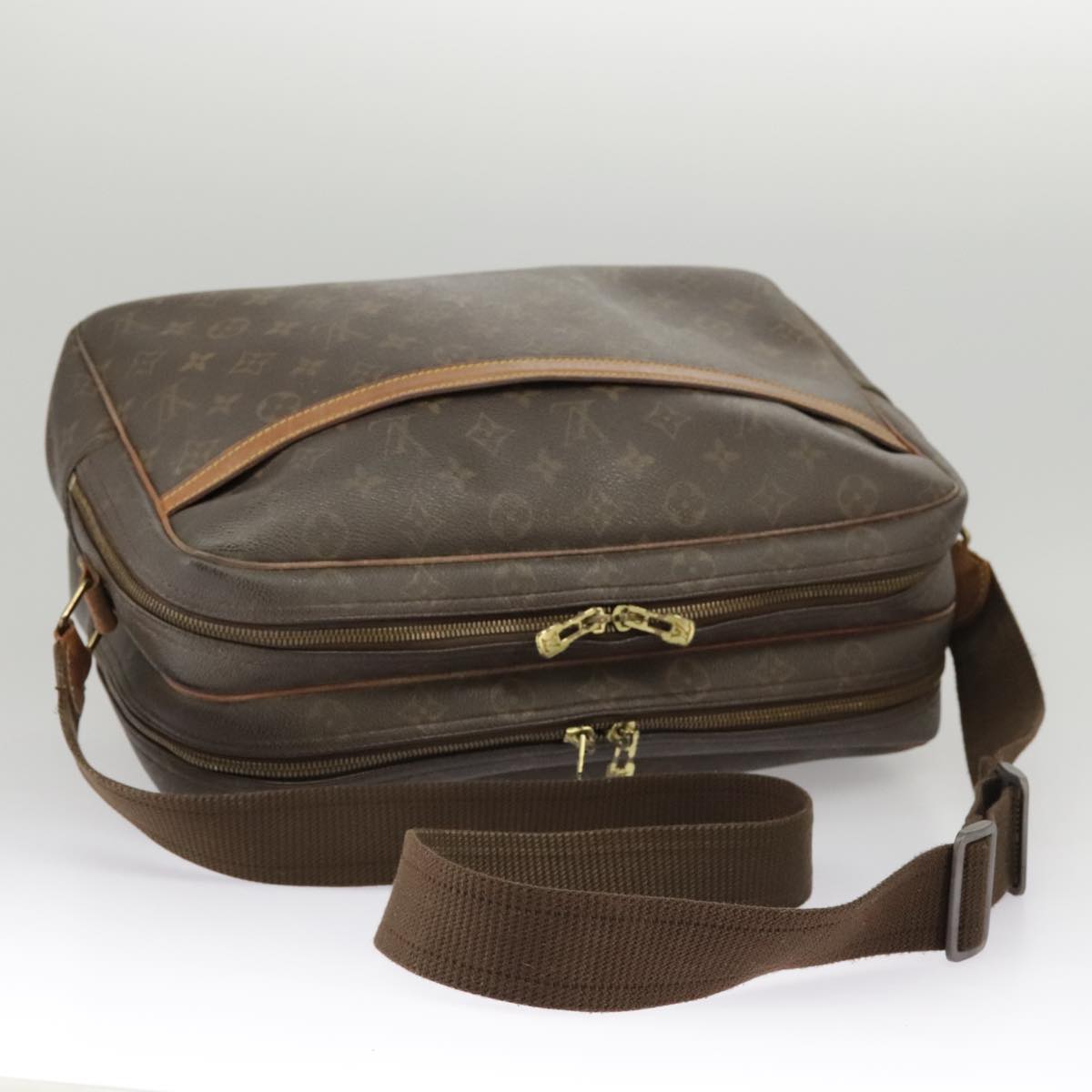 Louis Vuitton Reporter - Brandsamsara
