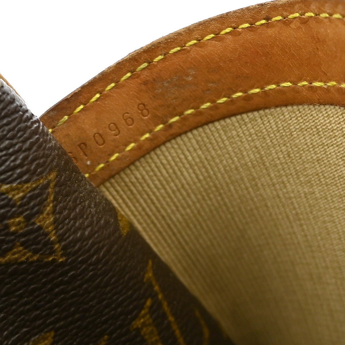 Louis Vuitton Reporter Bag - Brandsamsara